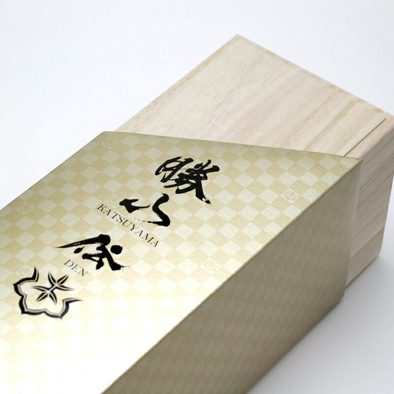 価格応談【勝山酒造】勝山 伝 720ml 化粧箱入り 日本酒 勝山 純米大吟醸 伝 -DEN- 720ml ＜でん＞ 化粧箱入り ［仙台伊達家